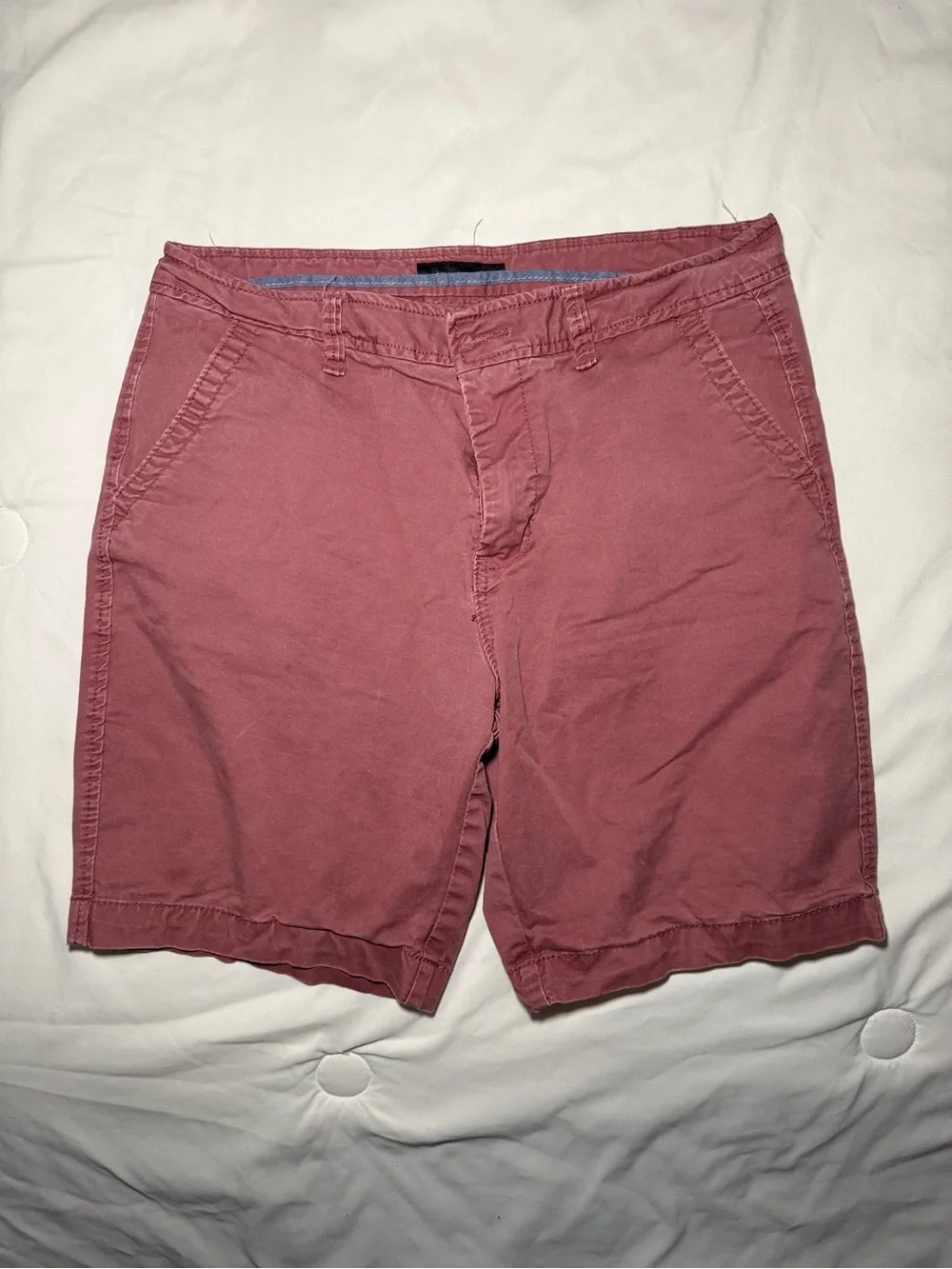 Aeropostale Men's Flat Front Shorts in Dusty Rose